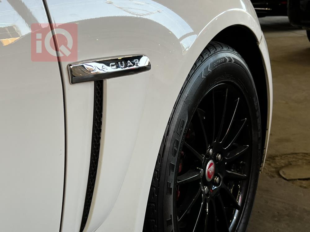 جاكوار XF